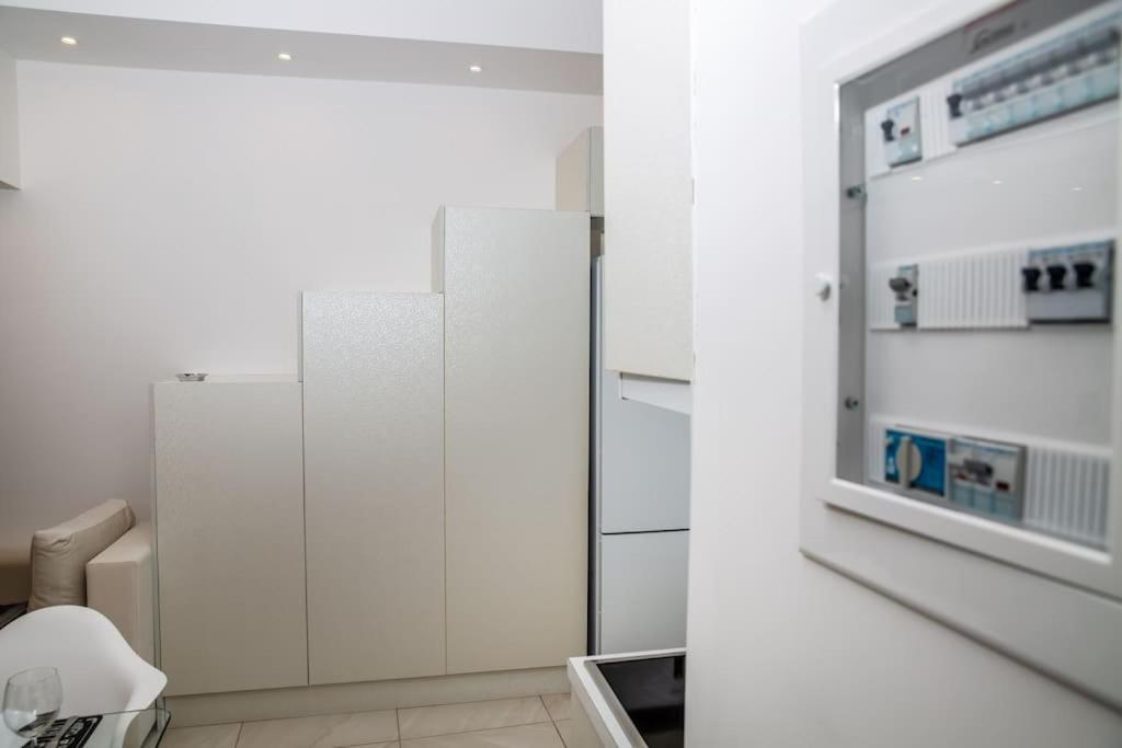 Appartamento Seafront Central Apt In Lavrio Esterno foto
