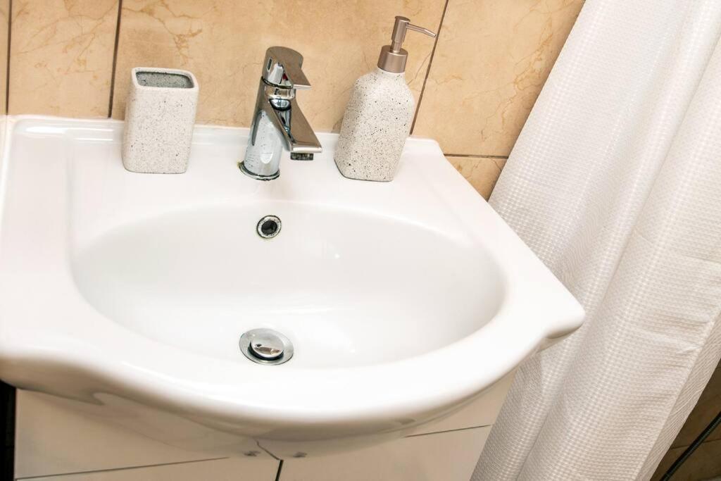 Appartamento Seafront Central Apt In Lavrio Esterno foto